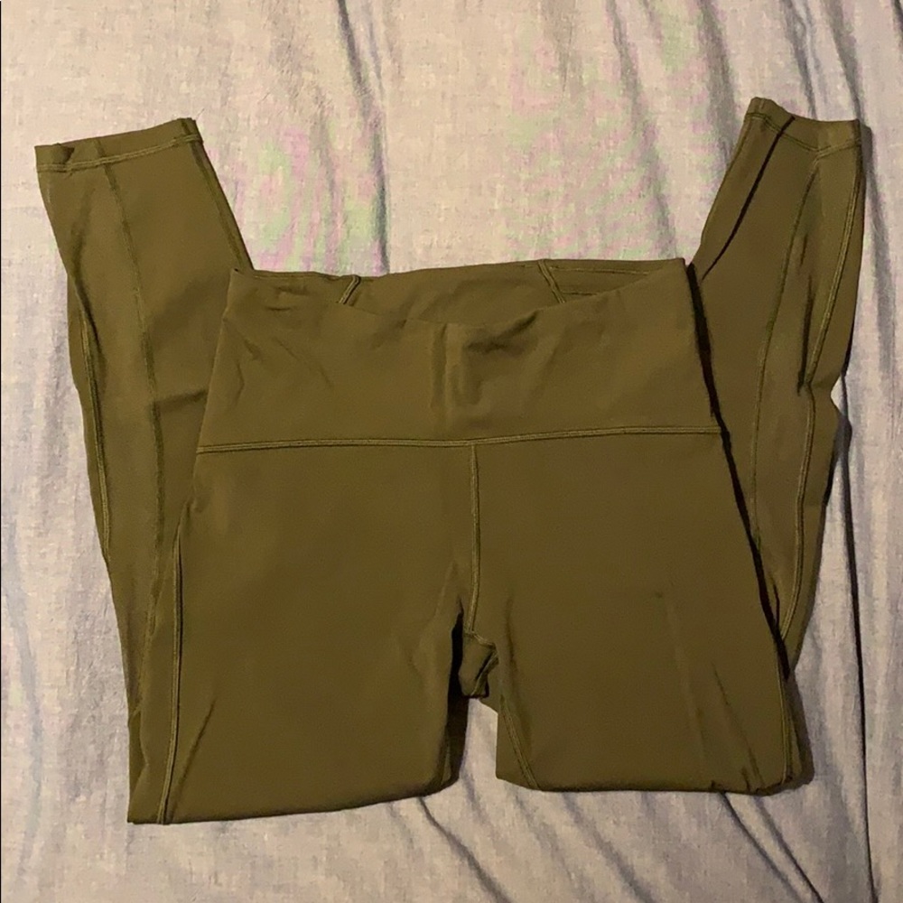 Ladies sz8 lululemon Train Times 7/8 leggings EUC